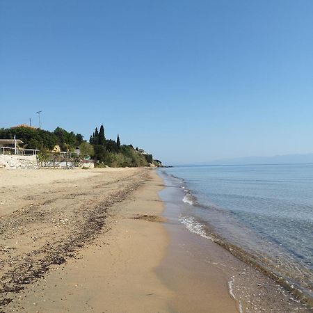 Takis Haikos House Two Minutes Walk To The Beach Peroulia 弗纳瑞亚 外观 照片